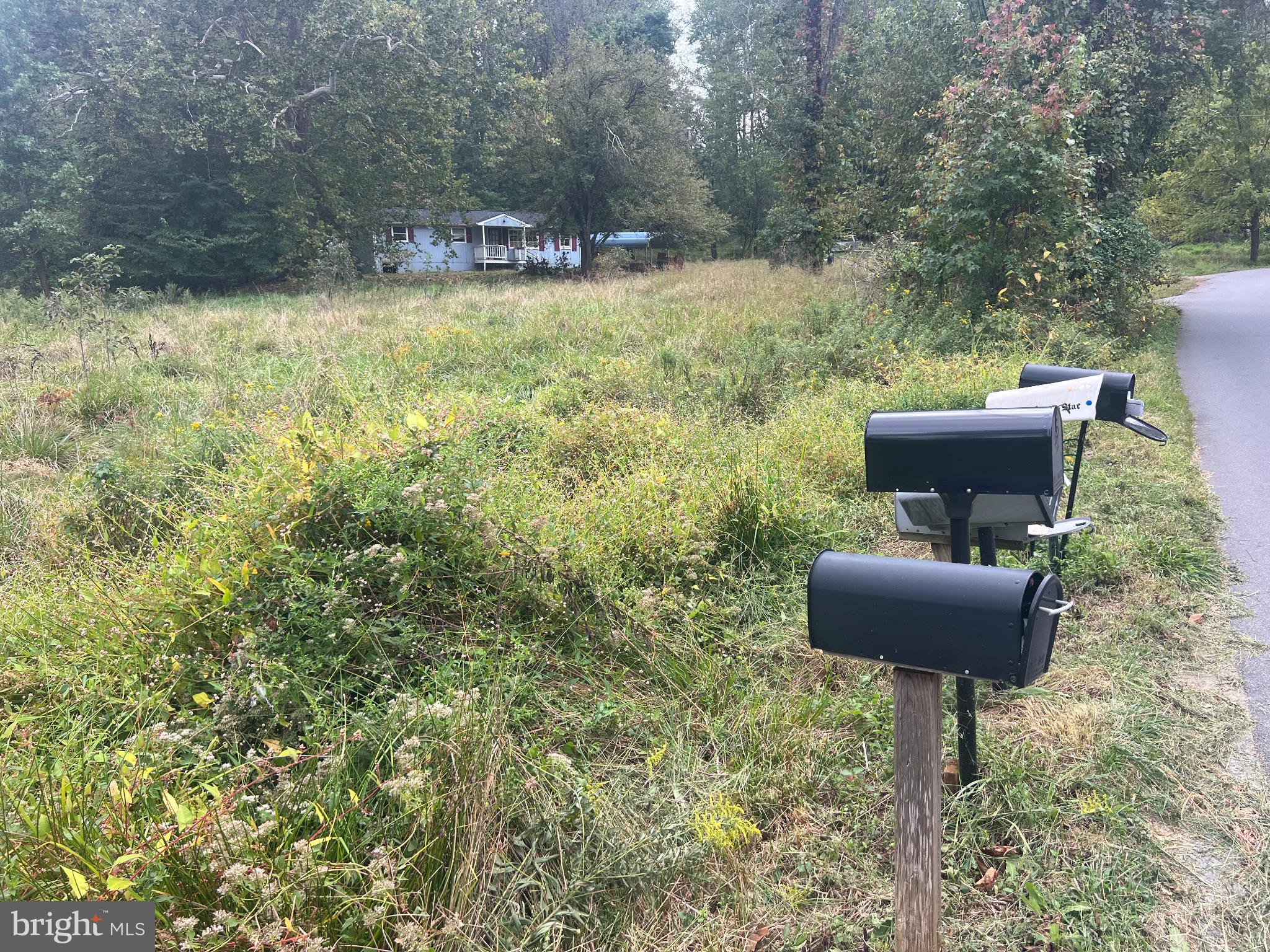 752 Widewater Road Stafford, VA 22554 - Photo 21 of 33 a view of a yard with table and chairs