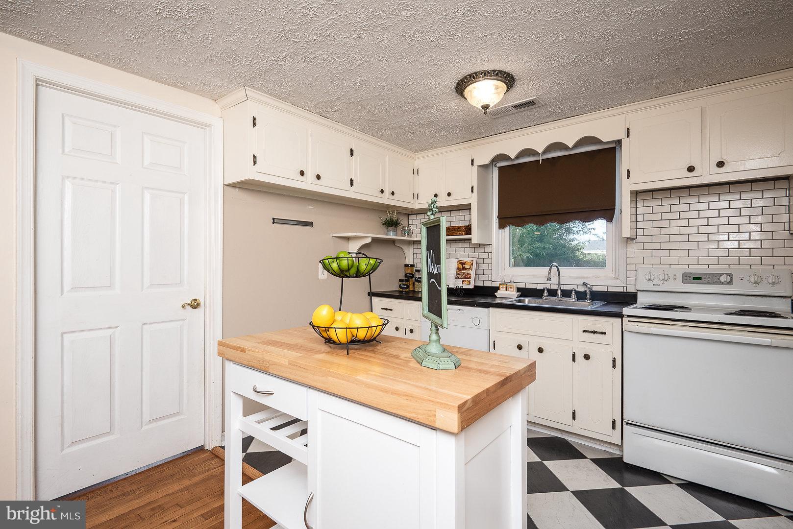 13707 Long Branch Road Woodford, VA 22580 - Photo 19 of 30 Kitchen