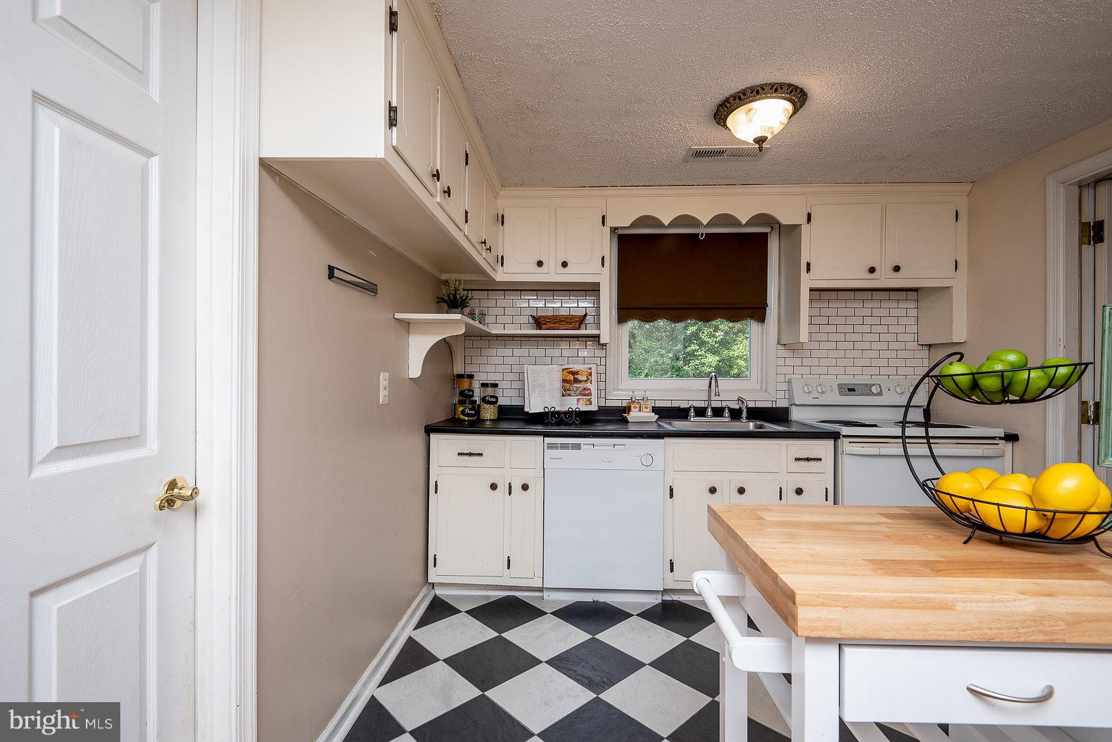 13707 Long Branch Road Woodford, VA 22580 - Photo 20 of 30 Kitchen