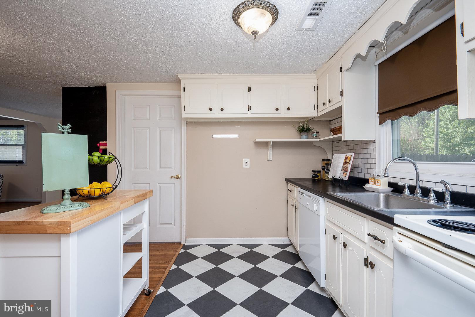 13707 Long Branch Road Woodford, VA 22580 - Photo 23 of 30 Kitchen