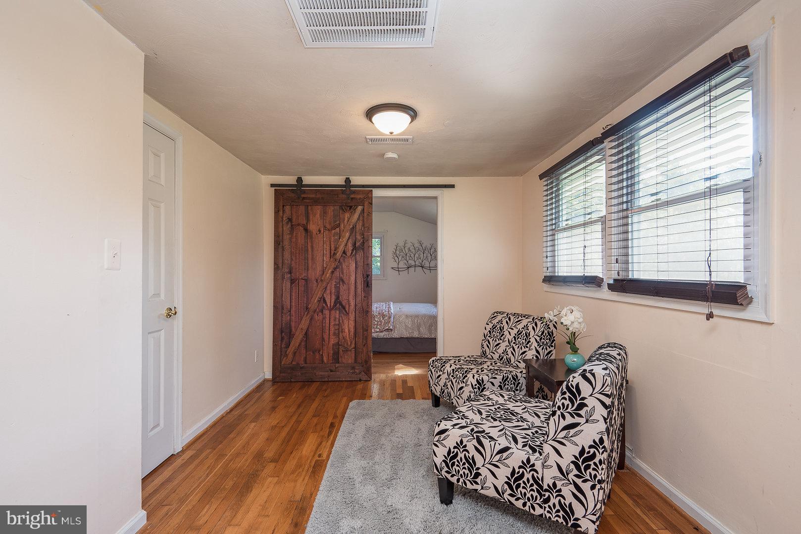 13707 Long Branch Road Woodford, VA 22580 - Photo 10 of 30 Living Room