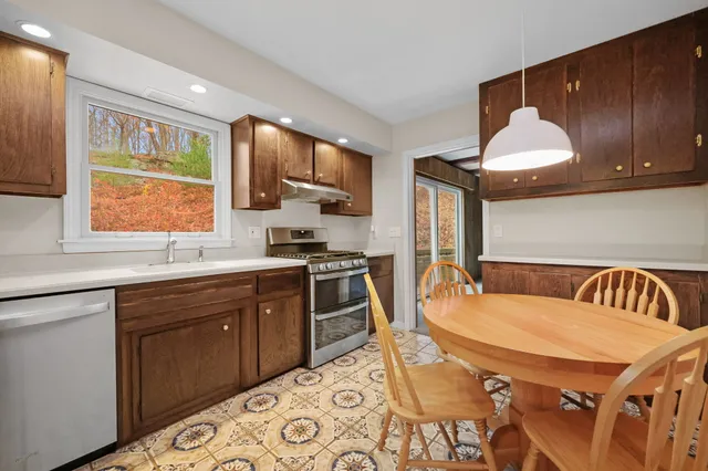 $449,000 | 102 Lantern Drive, Monroe, CT 06468