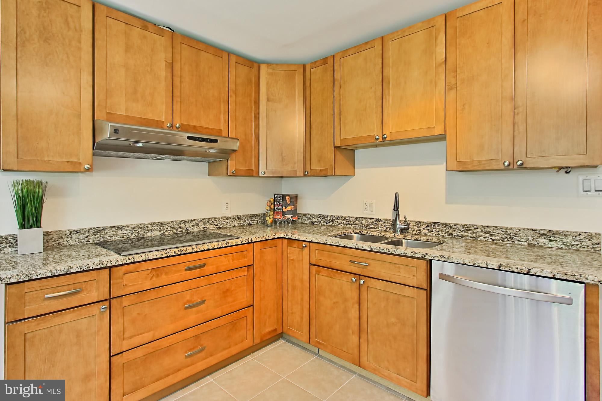 8025 Falstaff Road McLean, VA 22102 - Photo 12 of 29 Kitchen