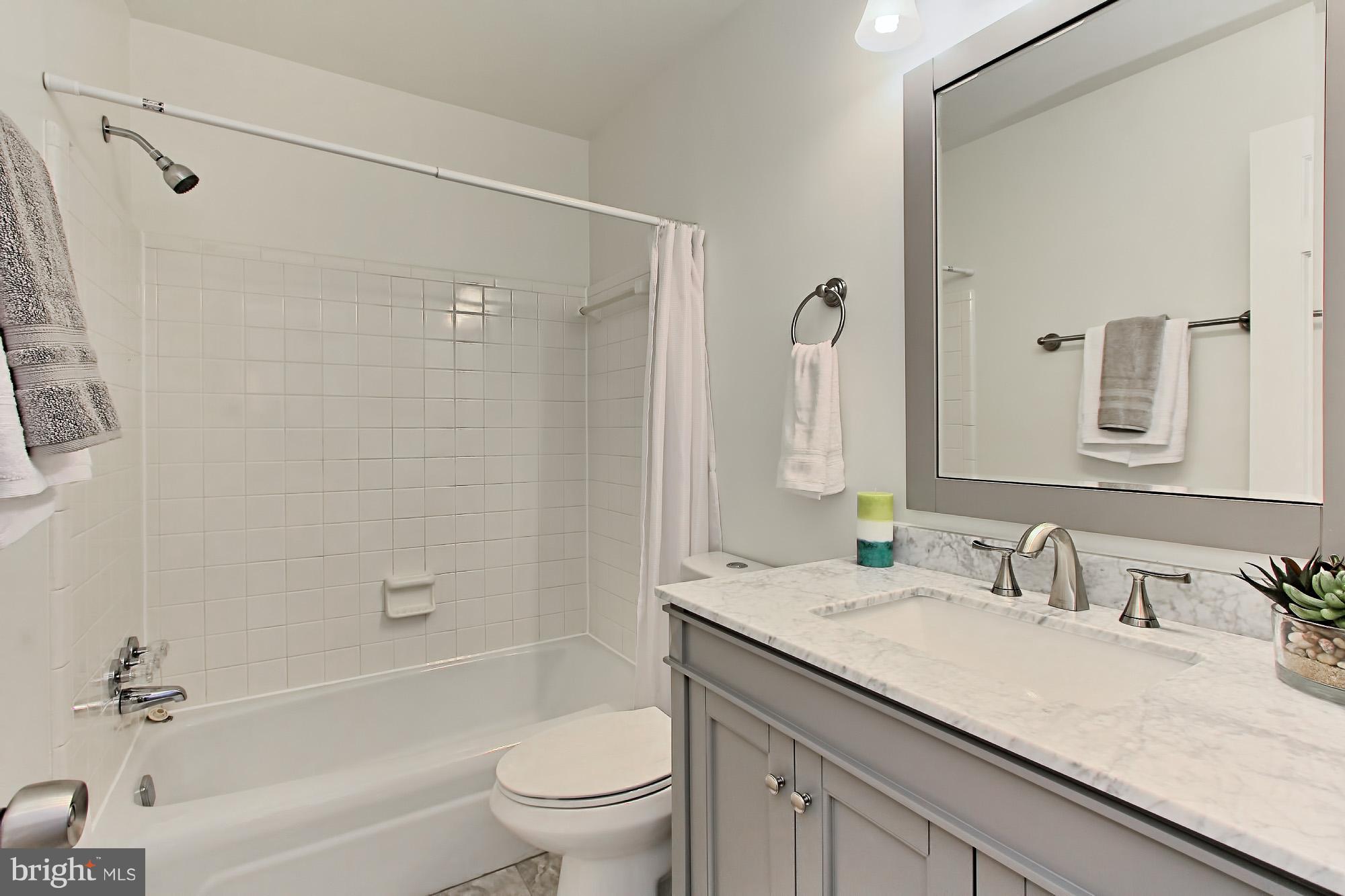 8025 Falstaff Road McLean, VA 22102 - Photo 22 of 29 Bath