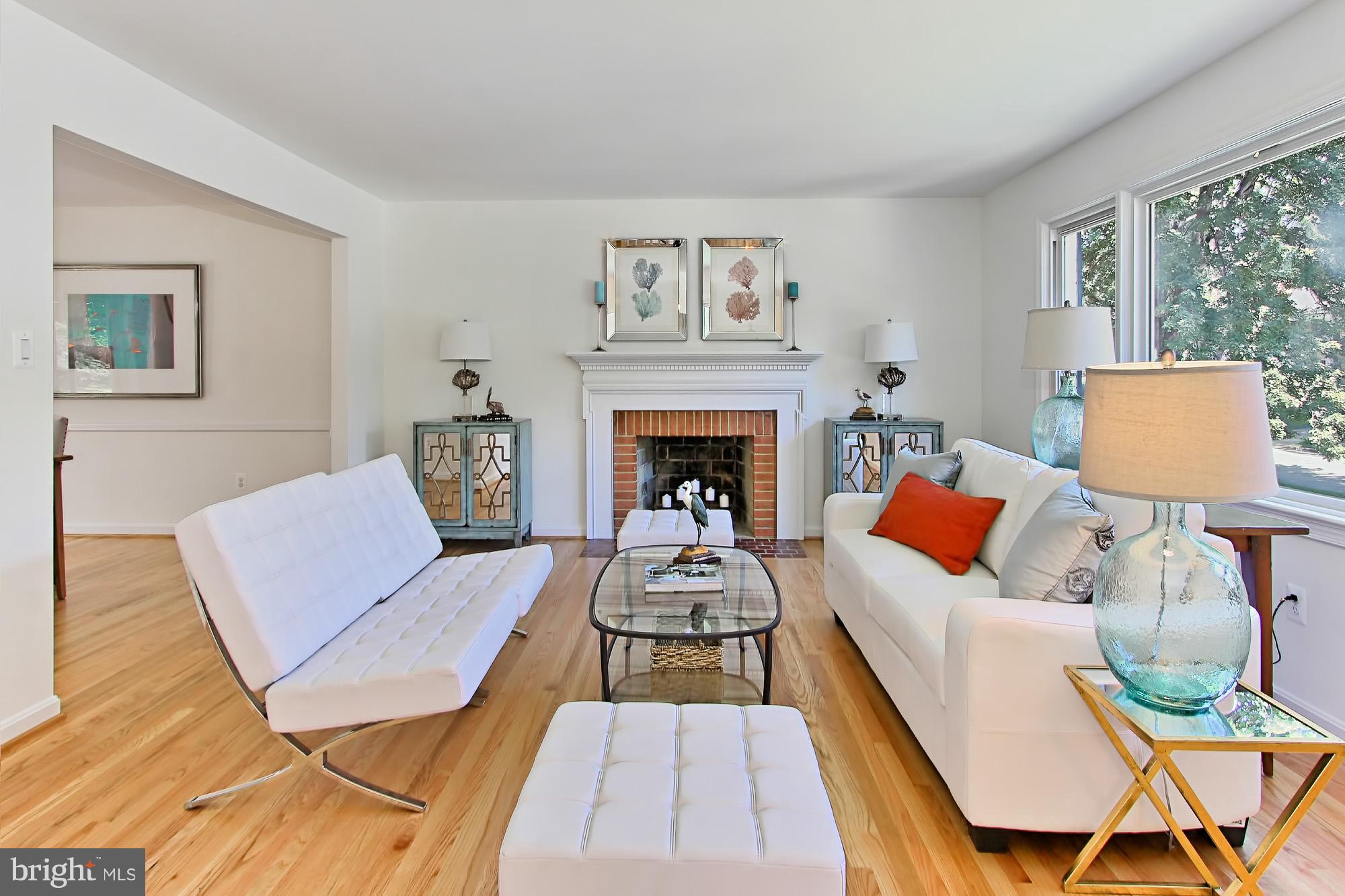 8025 Falstaff Road McLean, VA 22102 - Photo 4 of 29 Living Room
