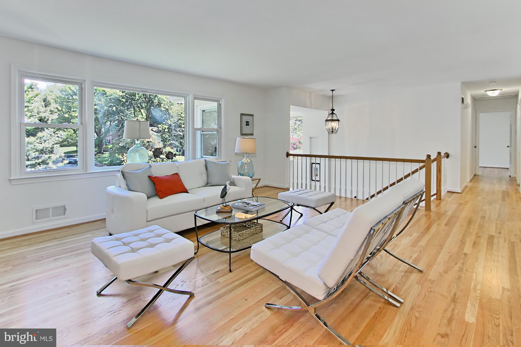 8025 Falstaff Road McLean, VA 22102 - Photo 5 of 29 Living Room