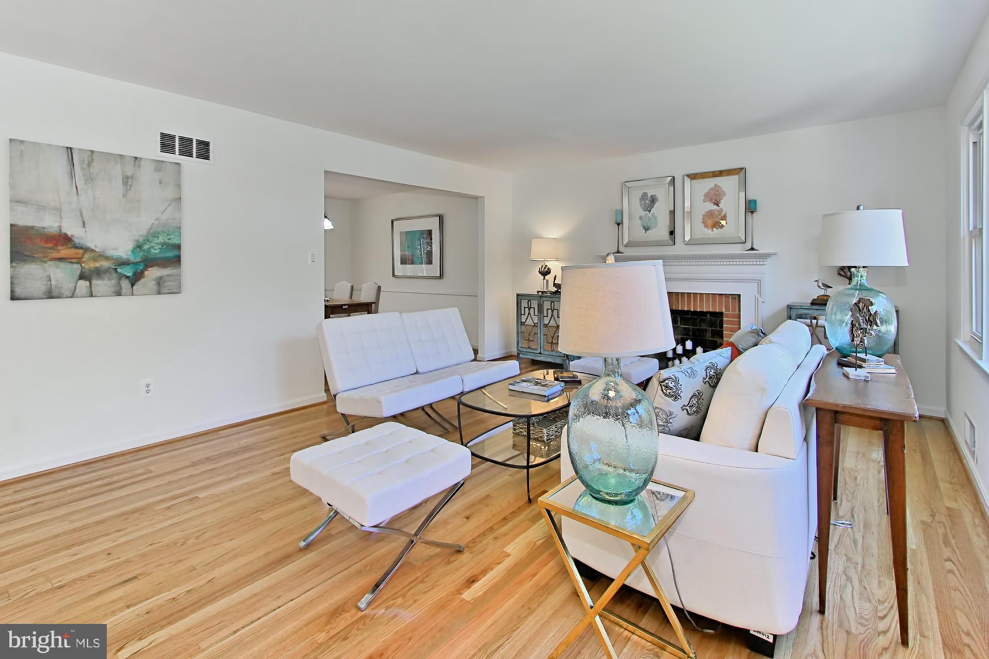 8025 Falstaff Road McLean, VA 22102 - Photo 6 of 29 Living Room