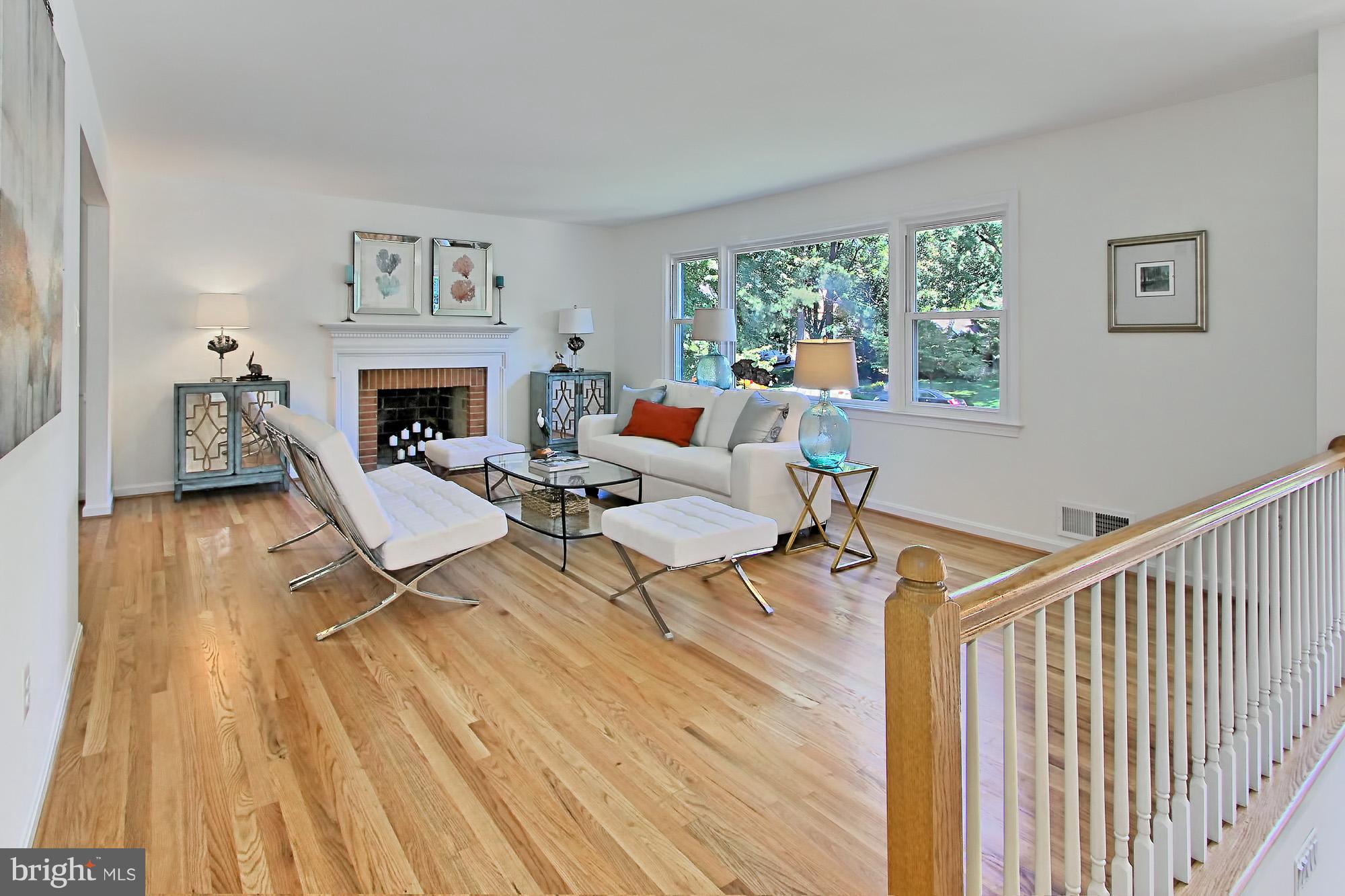 8025 Falstaff Road McLean, VA 22102 - Photo 7 of 29 Living Room