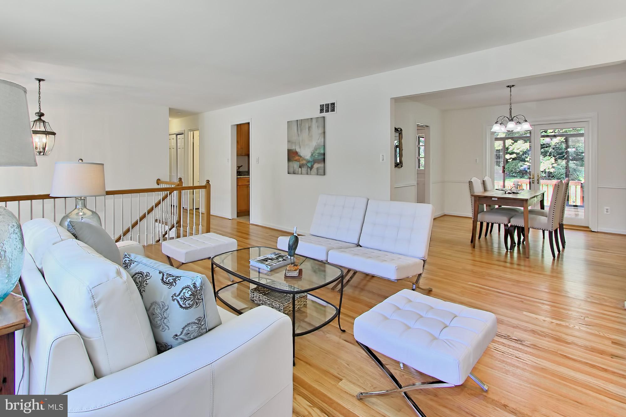 8025 Falstaff Road McLean, VA 22102 - Photo 8 of 29 Living Room