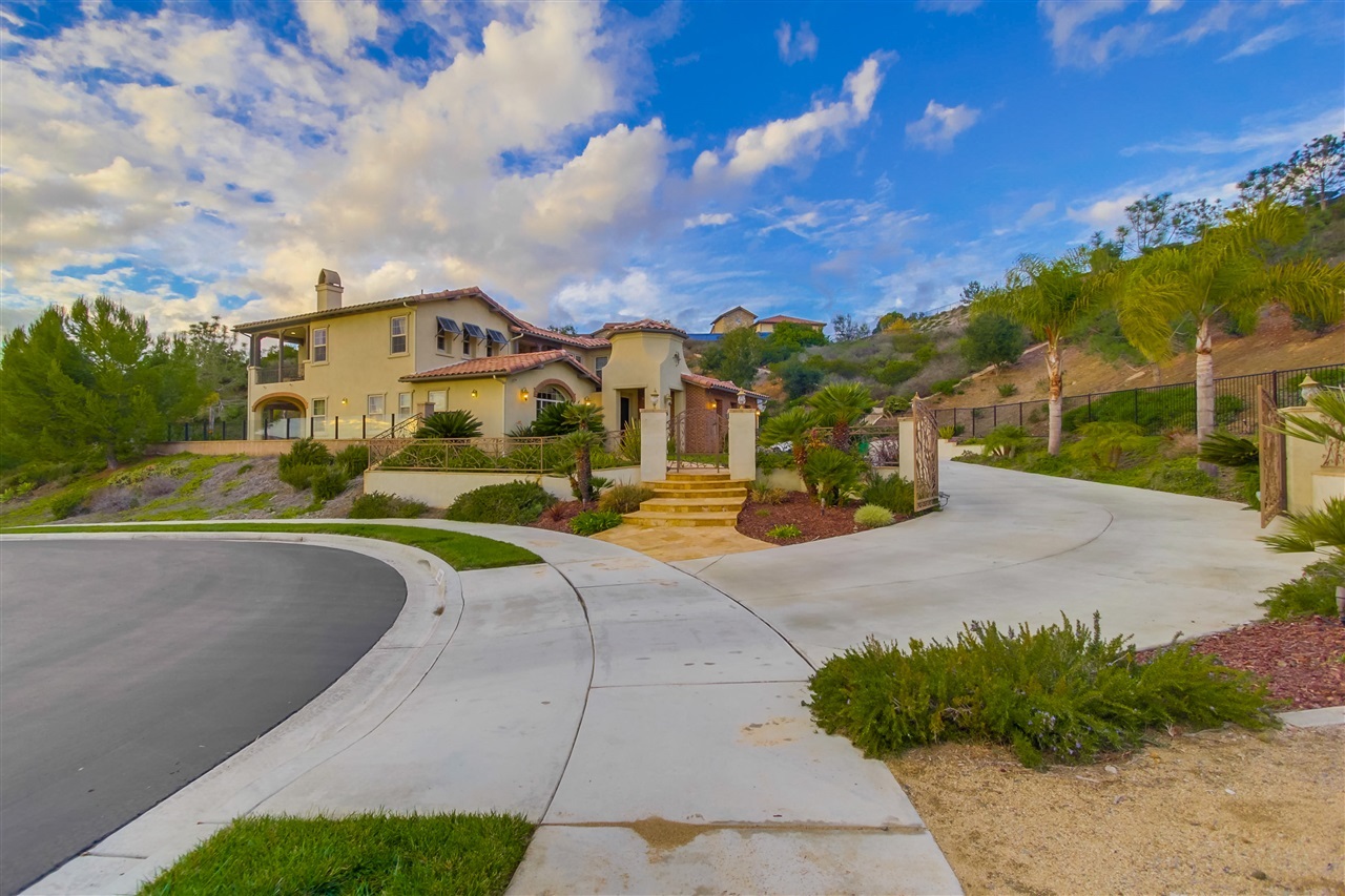 3202 Corte Bosque Carlsbad, CA 92009 - Photo 4 of 25