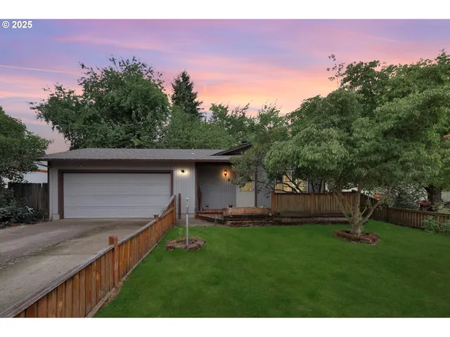 $327,700 | 810 Birch Street, Junction City, OR 97448