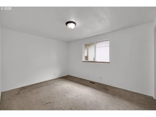 $327,700 | 810 Birch Street, Junction City, OR 97448