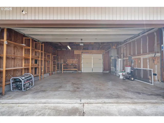 $327,700 | 810 Birch Street, Junction City, OR 97448