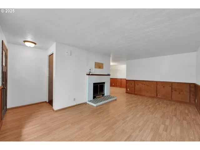 $327,700 | 810 Birch Street, Junction City, OR 97448