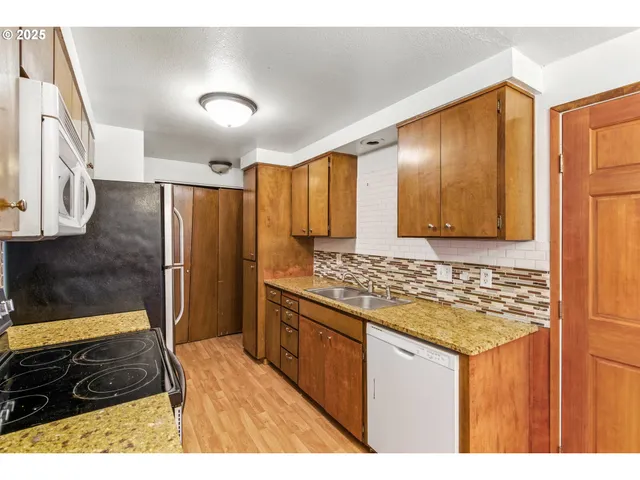 $327,700 | 810 Birch Street, Junction City, OR 97448