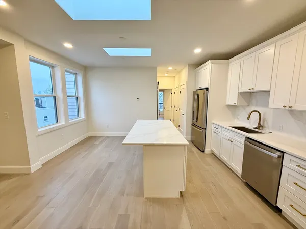 $5,200 | 120 Emerson Street, Unit 6, Boston, MA 02127