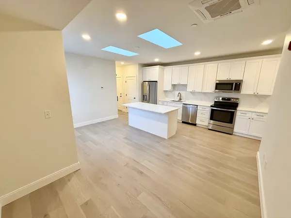 $5,200 | 120 Emerson Street, Unit 6, Boston, MA 02127
