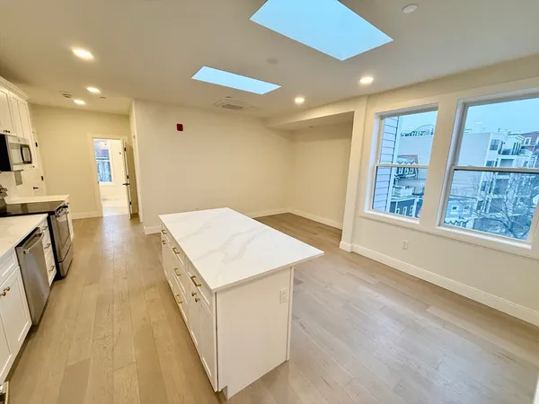 $5,200 | 120 Emerson Street, Unit 6, Boston, MA 02127