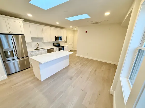 $5,200 | 120 Emerson Street, Unit 6, Boston, MA 02127