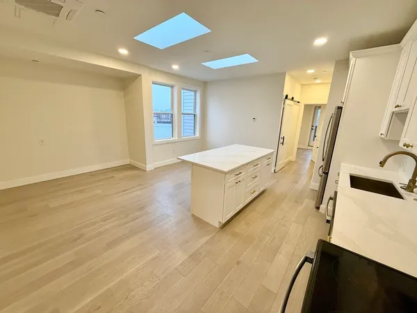$5,200 | 120 Emerson Street, Unit 6, Boston, MA 02127