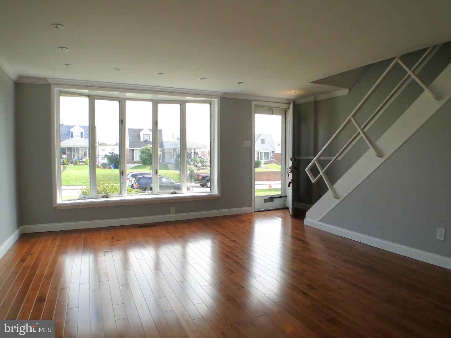 3440 Holyoke Road Philadelphia, PA 19114 - Photo 2 of 24 Living Room