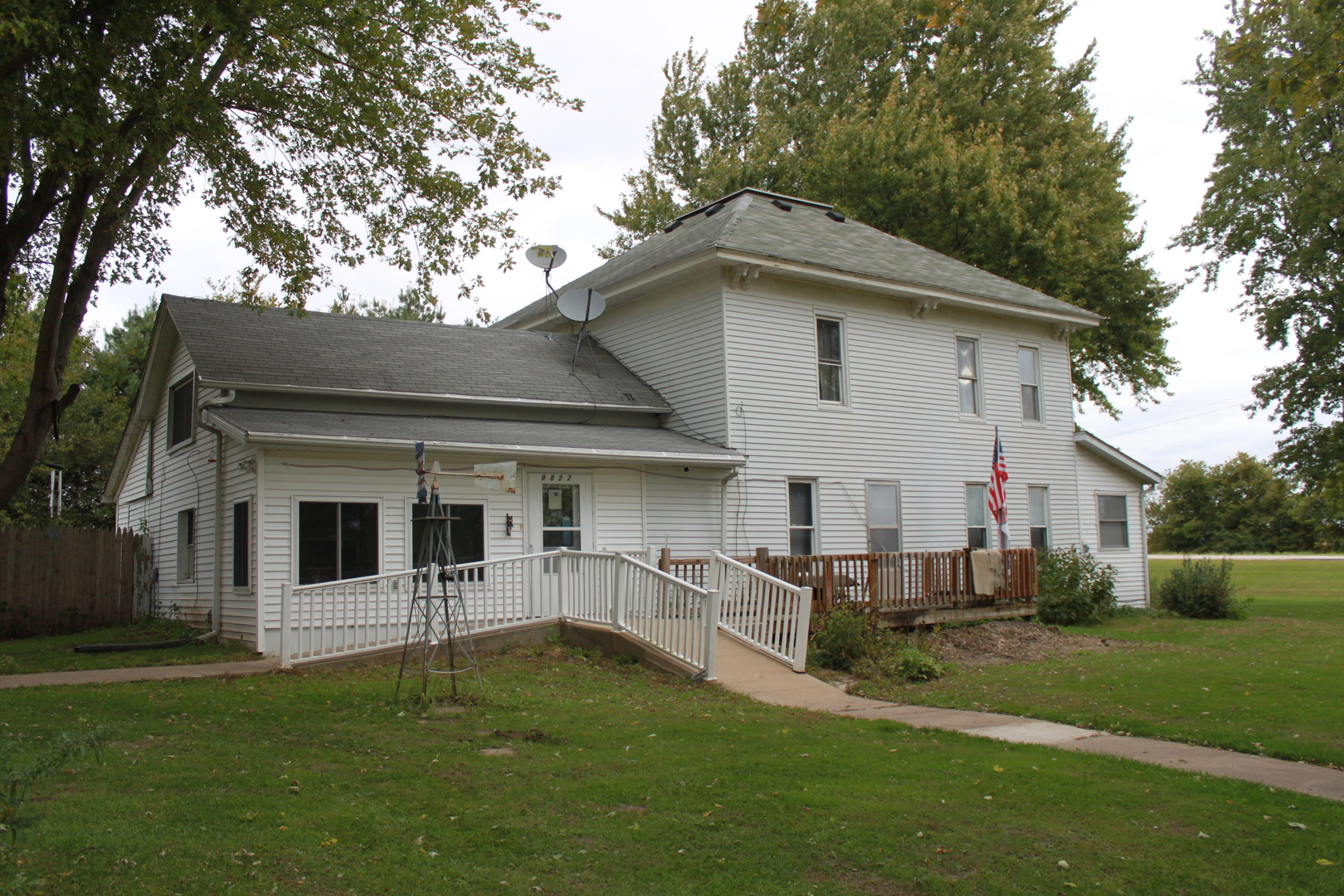 9827 Lyndon Road Lyndon, IL 61261 - Photo 2 of 20