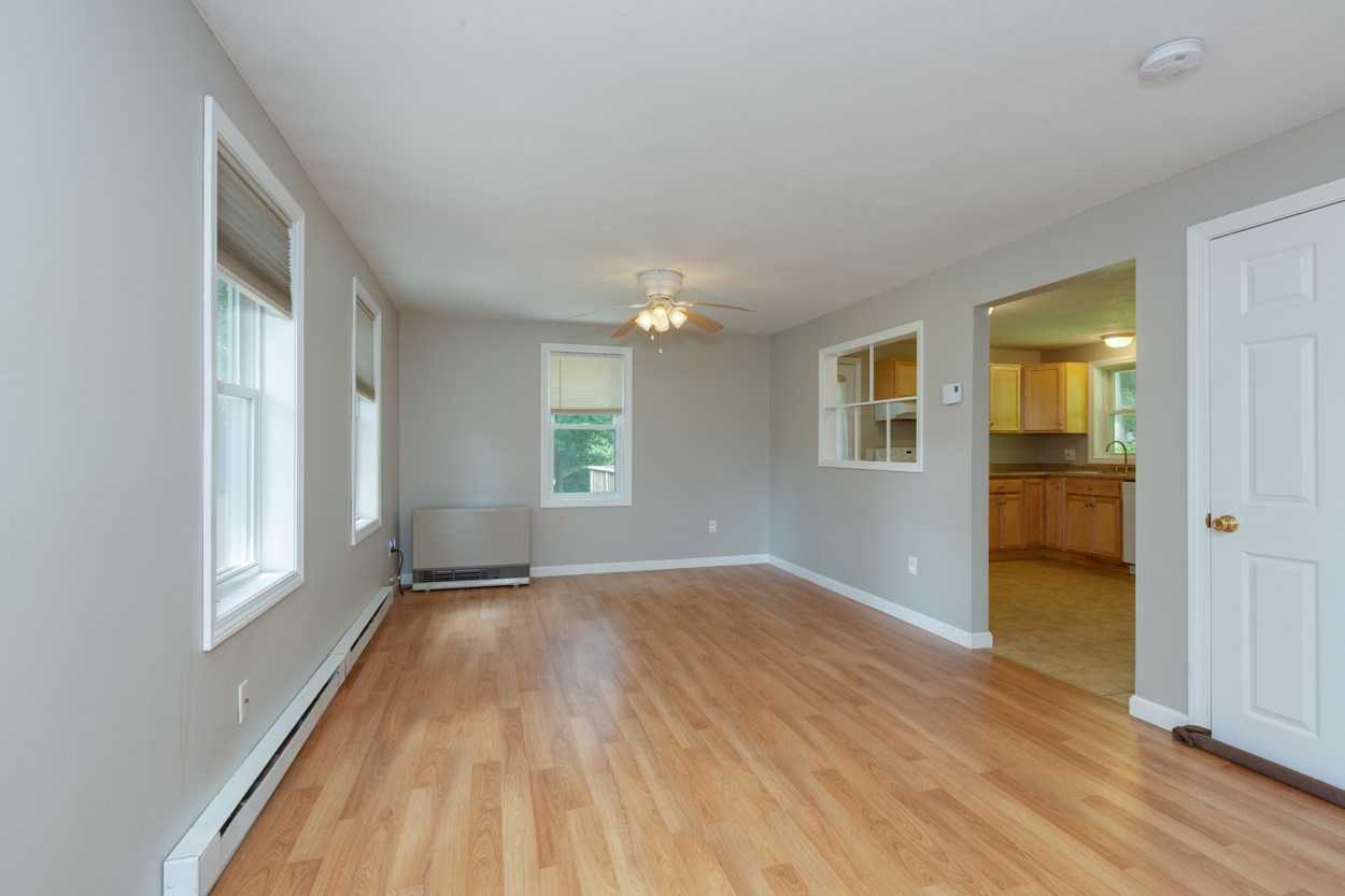 52 Noyes Road Londonderry, NH 03053 - Photo 2 of 31
