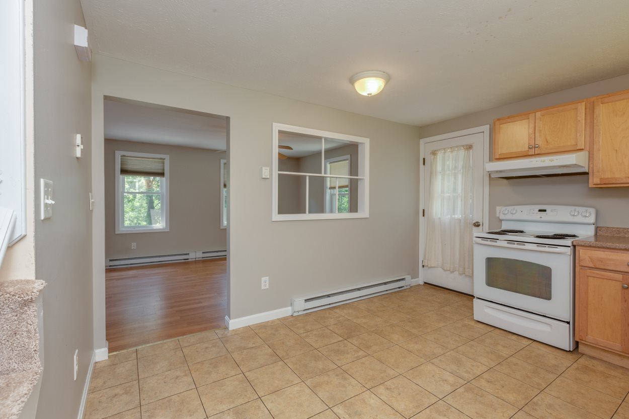 52 Noyes Road Londonderry, NH 03053 - Photo 11 of 31