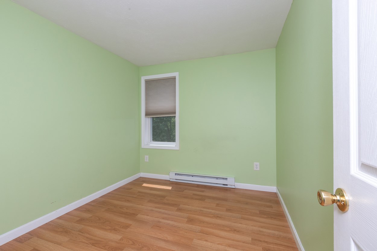 52 Noyes Road Londonderry, NH 03053 - Photo 13 of 31