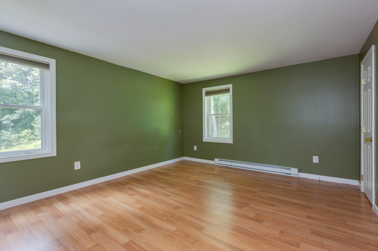 52 Noyes Road Londonderry, NH 03053 - Photo 17 of 31