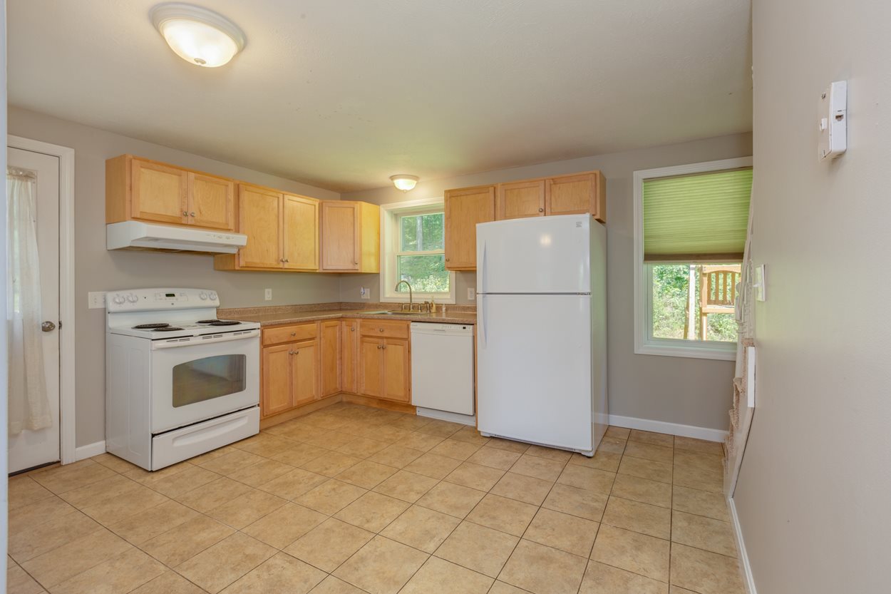 52 Noyes Road Londonderry, NH 03053 - Photo 6 of 31
