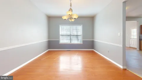a view of empty room with window