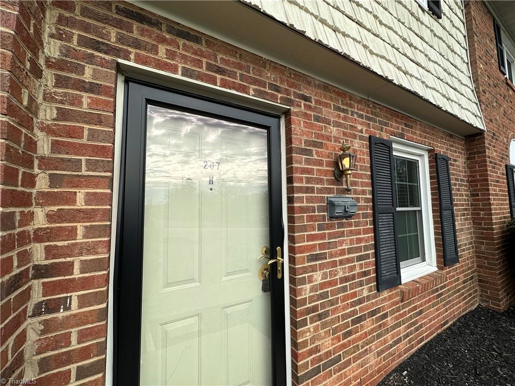 207 Northpoint Avenue, Unit H High Point, NC 27262 - Photo 4 of 48