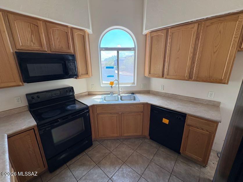 5708 West Treasure Cove Loop Tucson, AZ 85713 - Photo 3 of 10 Kitchen