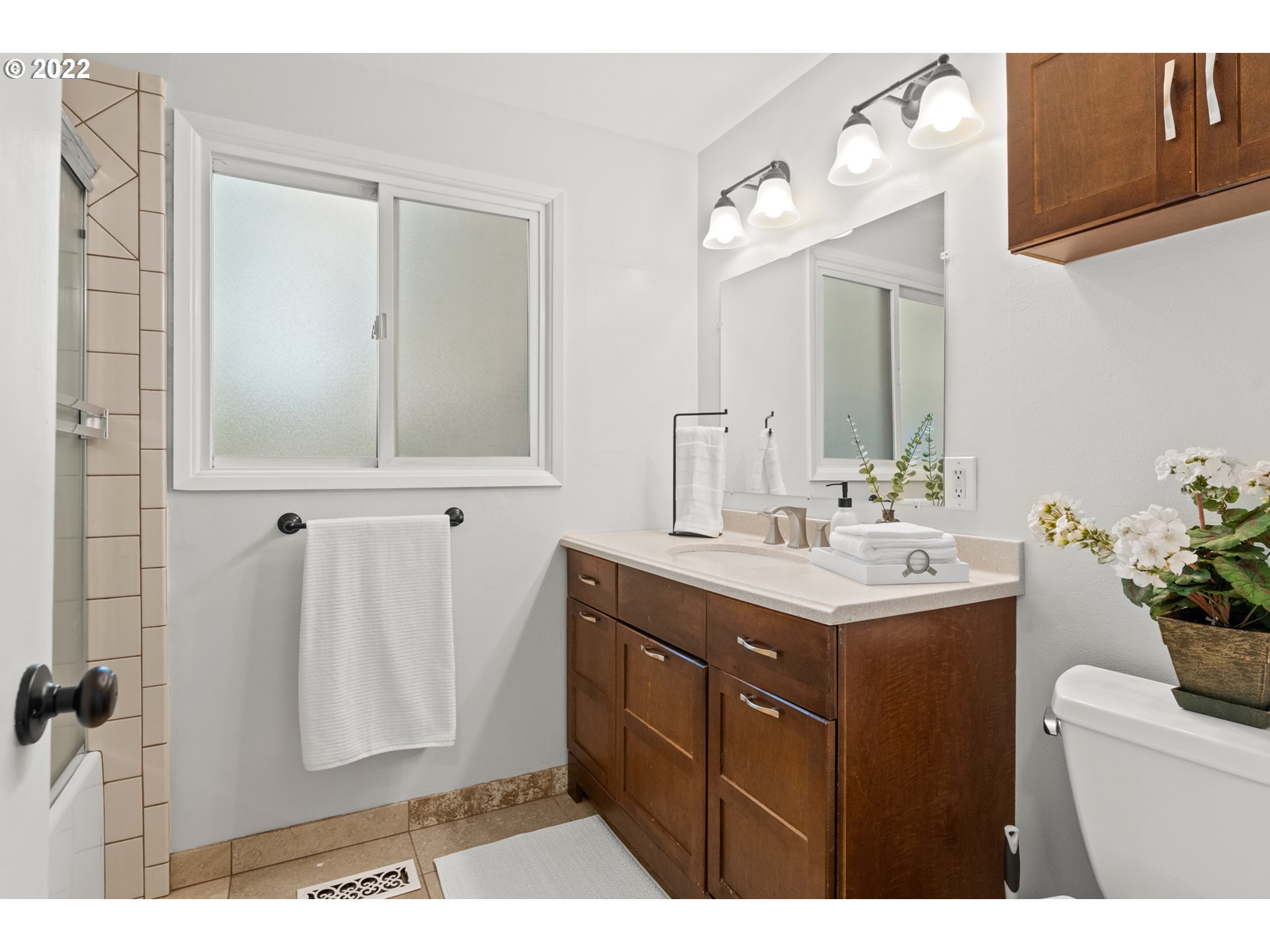 6920 Southwest Briarcliff Circle Beaverton, OR 97008 - Photo 21 of 32 a bathroom with a sink and a mirror
