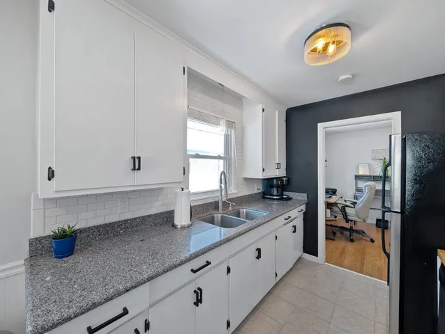 $300,000 | 3611 Hampshire Avenue North, Crystal, MN 55427