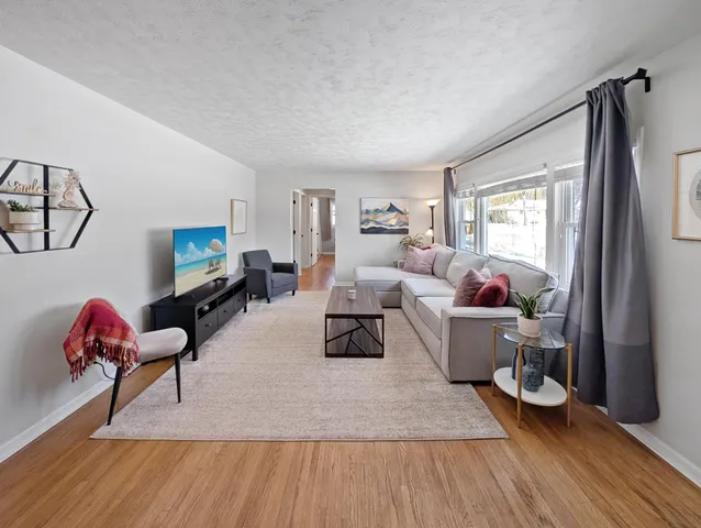 $300,000 | 3611 Hampshire Avenue North, Crystal, MN 55427