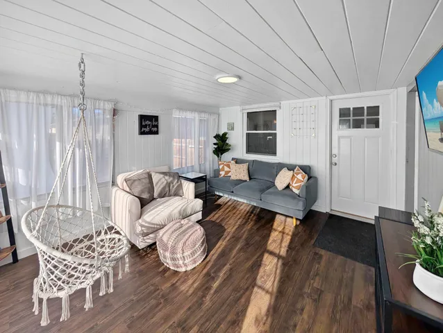 $300,000 | 3611 Hampshire Avenue North, Crystal, MN 55427