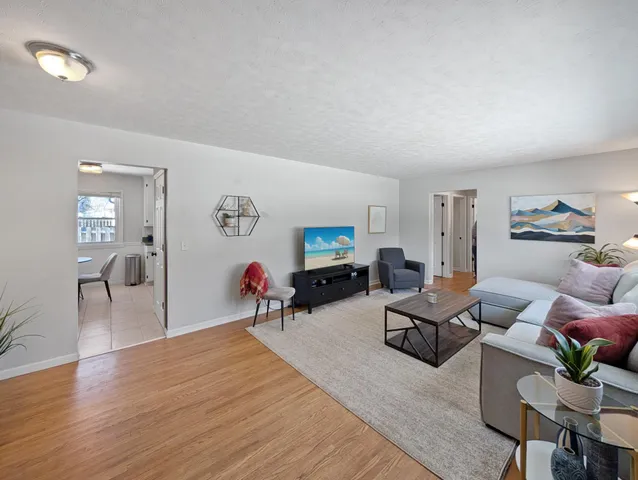 $300,000 | 3611 Hampshire Avenue North, Crystal, MN 55427