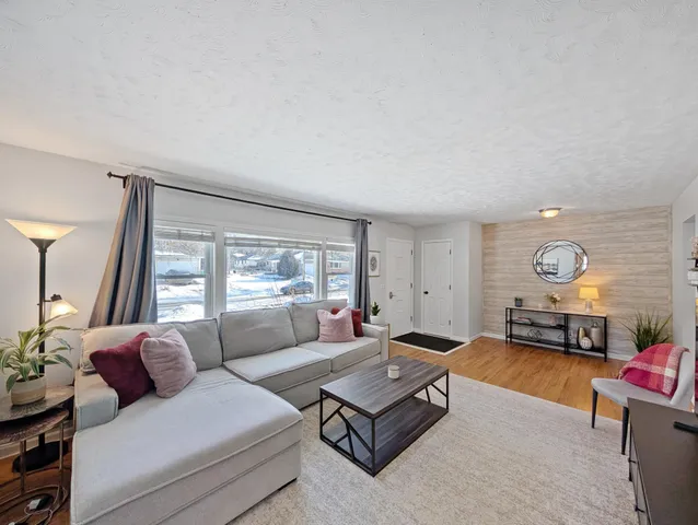 $300,000 | 3611 Hampshire Avenue North, Crystal, MN 55427