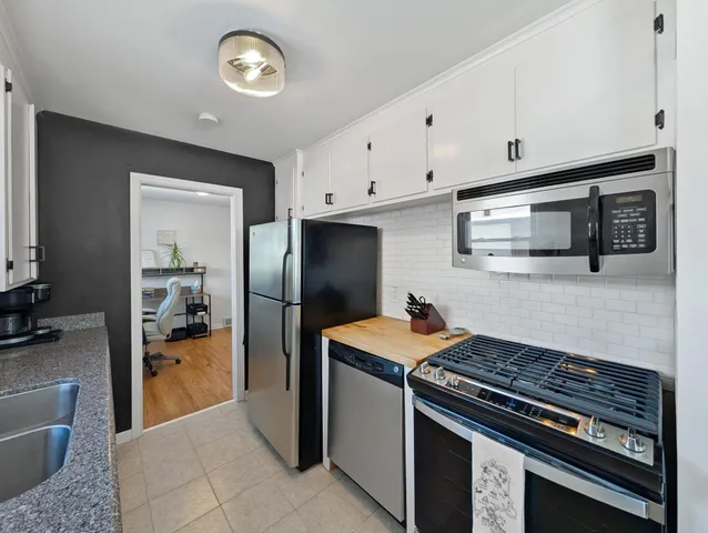 $300,000 | 3611 Hampshire Avenue North, Crystal, MN 55427