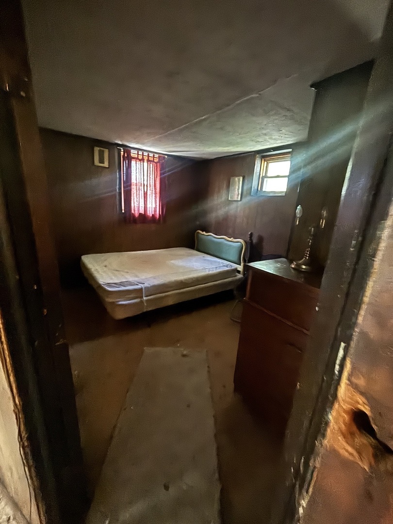 2458 South 12600E Road Pembroke Township, IL 60958 - Photo 10 of 16 a bathroom with a toilet sink and mirror