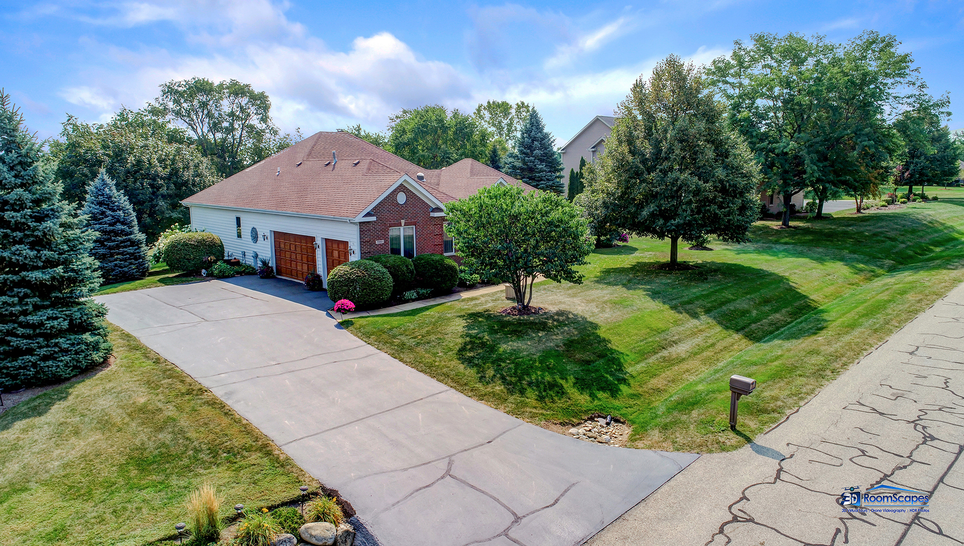 7202 Lone Oak Road Spring Grove, IL 60081 - Photo 48 of 59 a front view of a house with garden