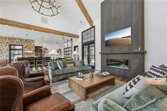 a bench is sitting in the middle of a yard