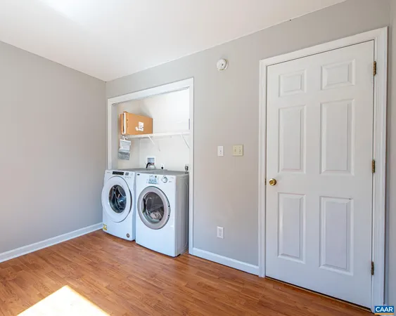 a view of empty room with washer and dryer