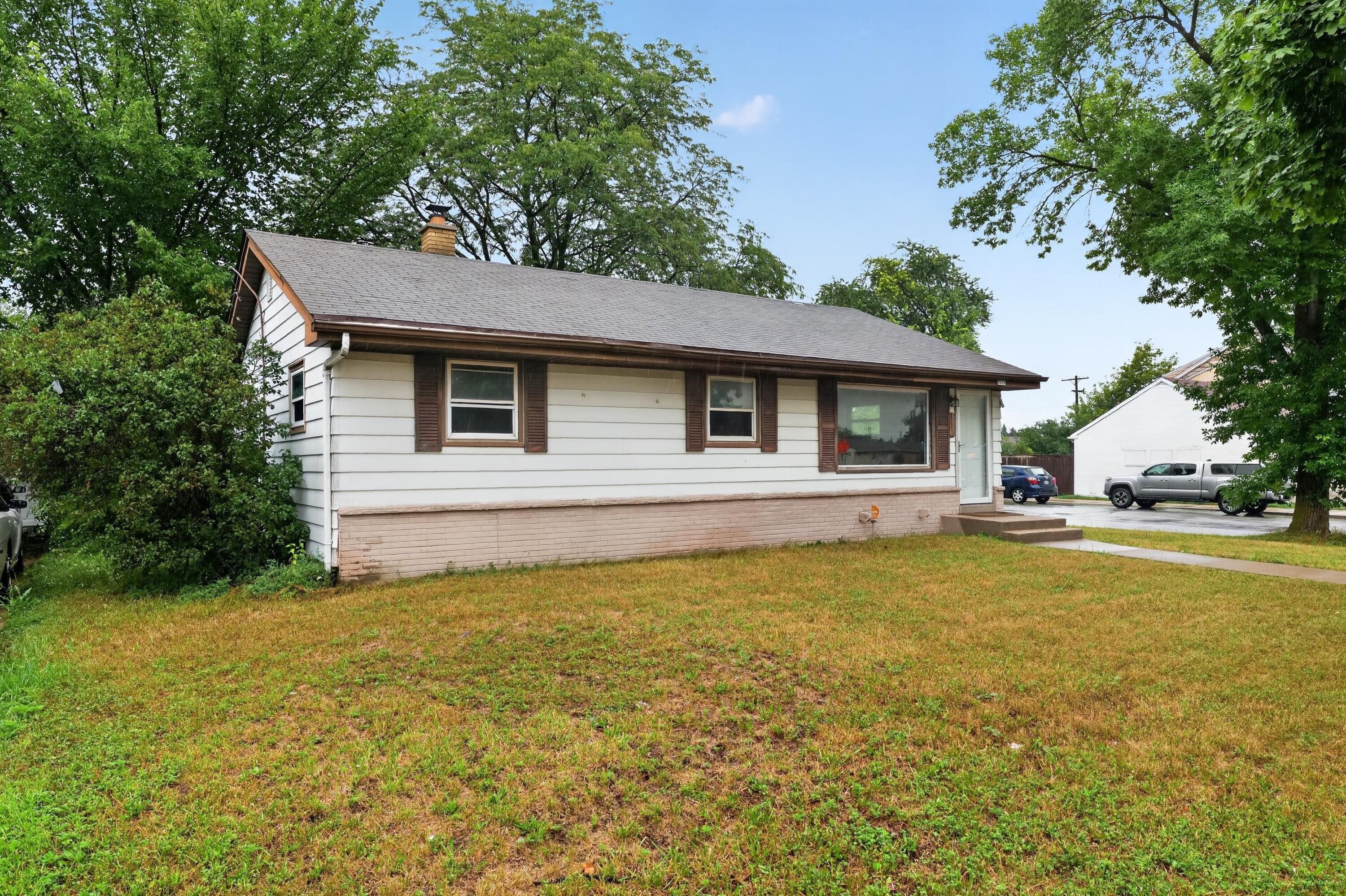 8000 West Mill Road Milwaukee, WI 53218 - Photo 4 of 44 04_8000_W_Mill_Rd-Exterior-8596