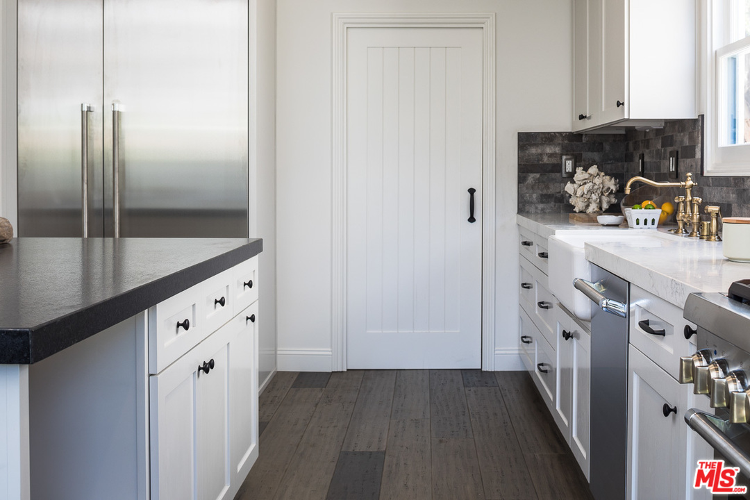 6116 Warner Drive Los Angeles, CA 90048 - Photo 11 of 44