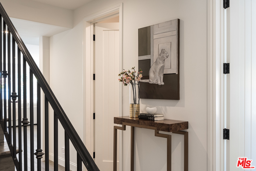 6116 Warner Drive Los Angeles, CA 90048 - Photo 13 of 44