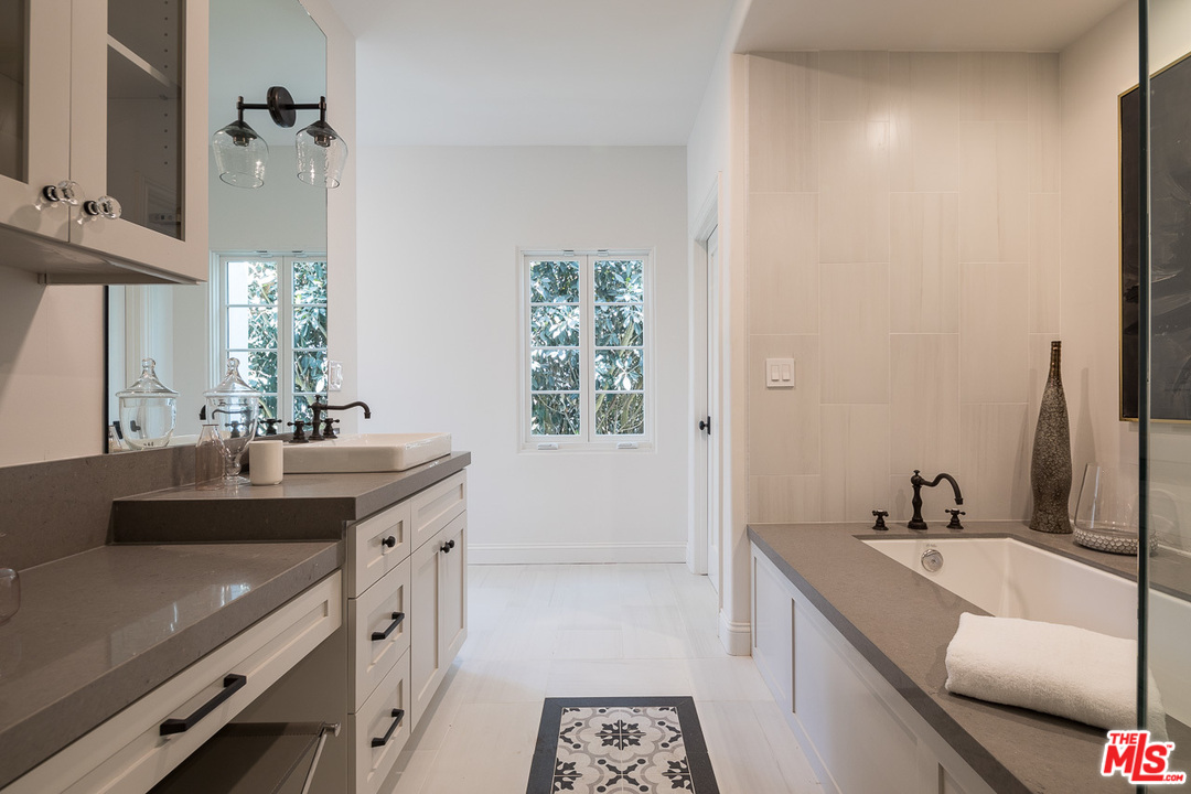 6116 Warner Drive Los Angeles, CA 90048 - Photo 22 of 44