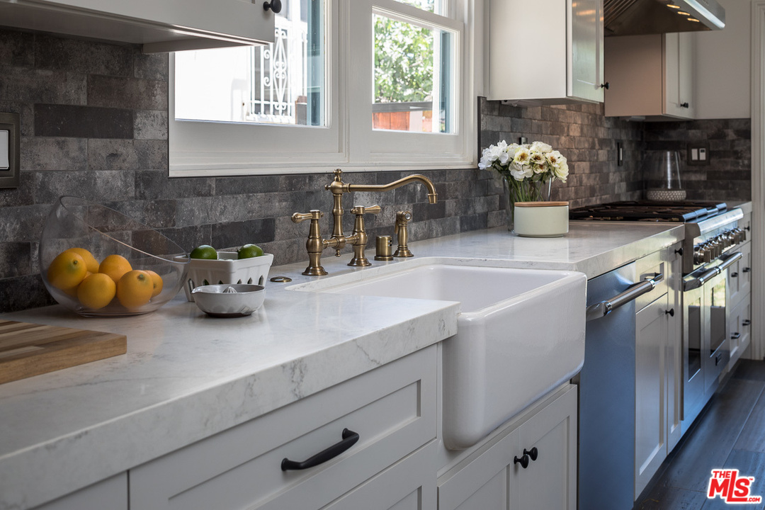 6116 Warner Drive Los Angeles, CA 90048 - Photo 9 of 44